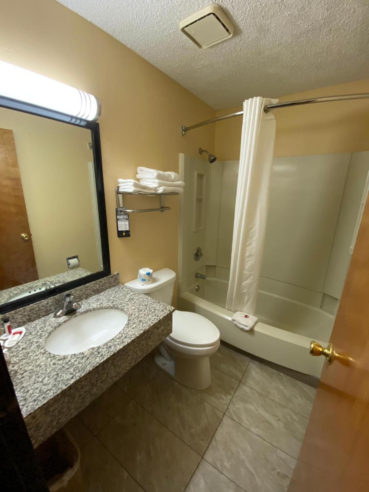 Super 8 By Wyndham Kansas City At Barry Road/Airport Ngoại thất bức ảnh