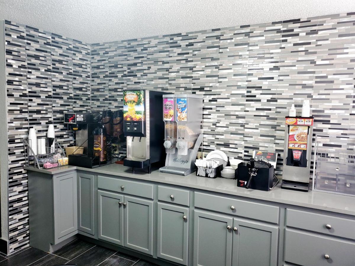 Super 8 By Wyndham Kansas City At Barry Road/Airport Ngoại thất bức ảnh